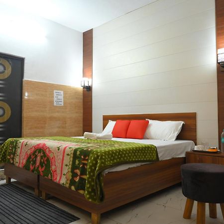Hotel Starlight Meerut Eksteriør billede