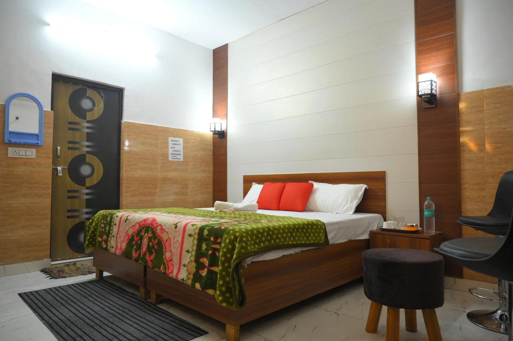 Hotel Starlight Meerut Eksteriør billede