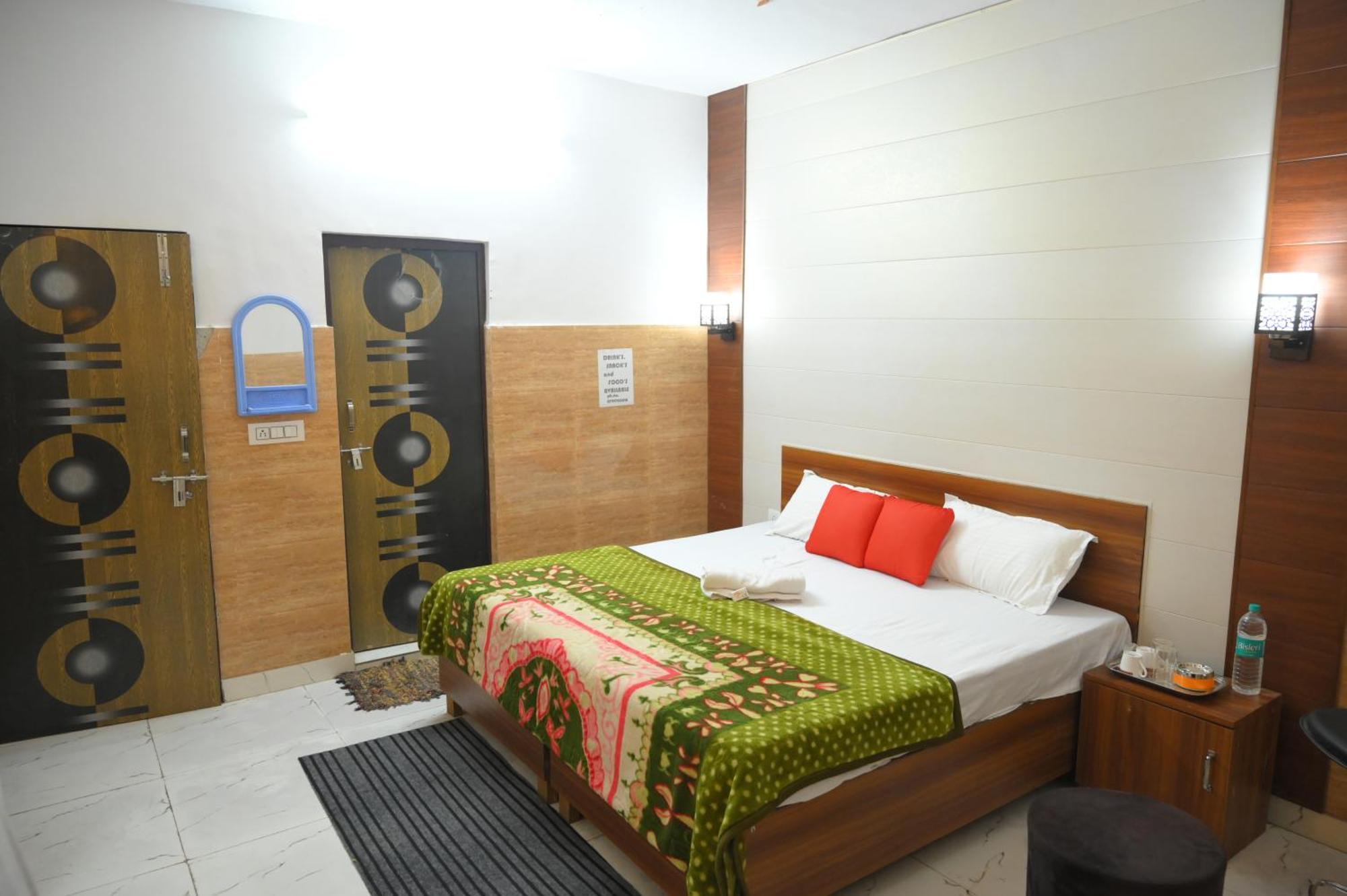 Hotel Starlight Meerut Eksteriør billede