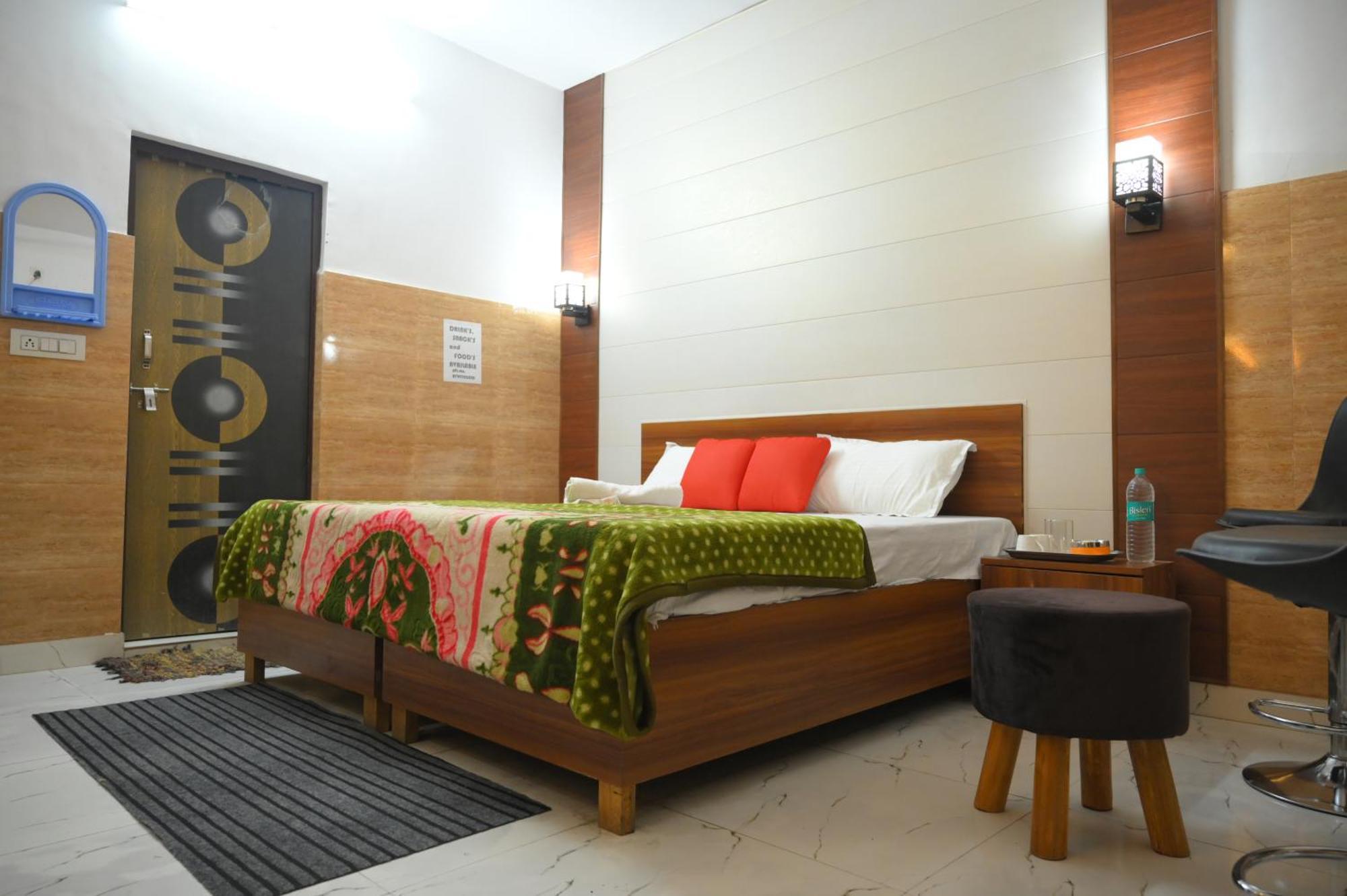 Hotel Starlight Meerut Eksteriør billede